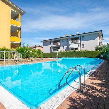 Garden Residence Appartamento Con Terrazzo E Piscina Desenzano del Garda Exterior photo