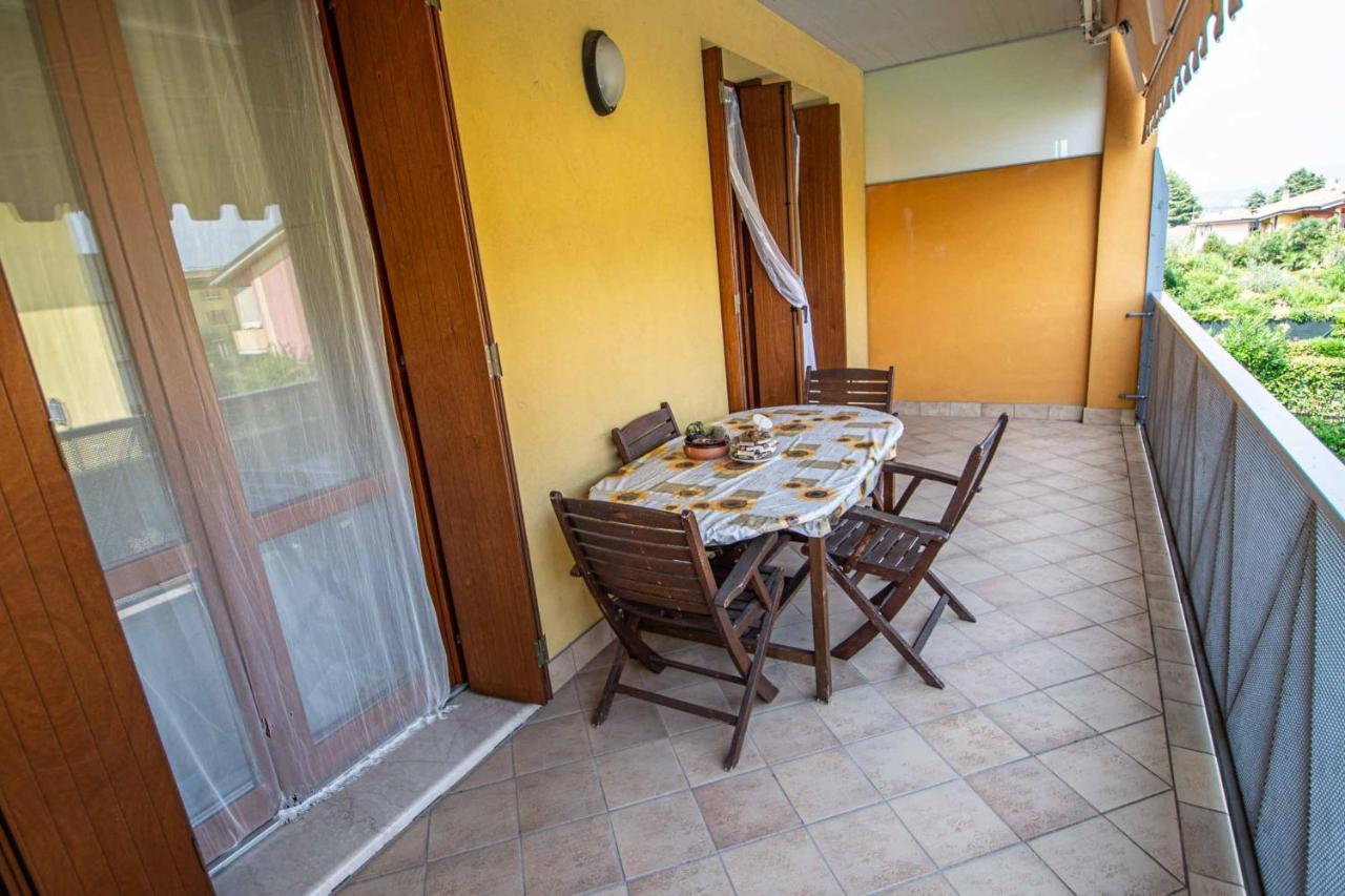 Garden Residence Appartamento Con Terrazzo E Piscina Desenzano del Garda Exterior photo